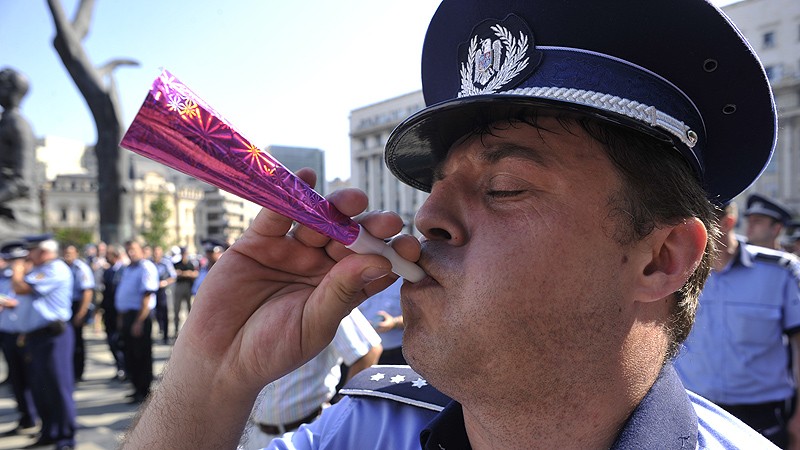 Poliţişti români protestează alături de colegii lor din Sofia
