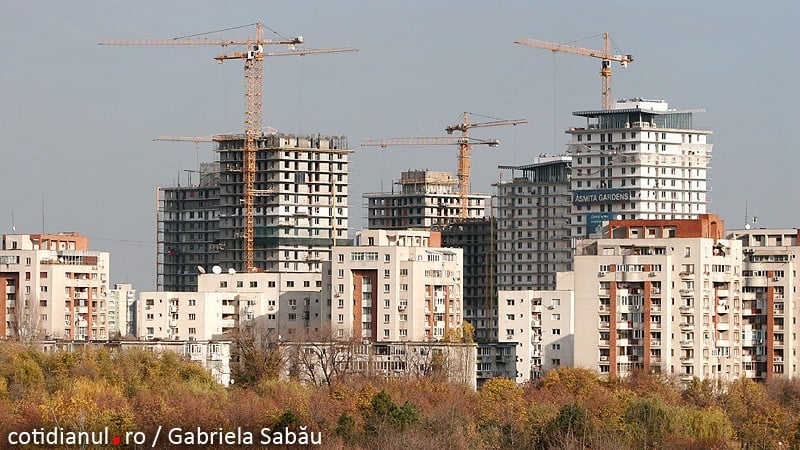 Autorizaţiile de construire eliberate în primul trimestru, mai puţine cu 28%