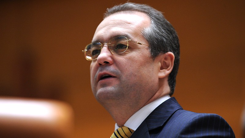 Boc renunță la vizita în SUA pentru negocierile cu FMI, și cere miniştrilor să rămână în oraş