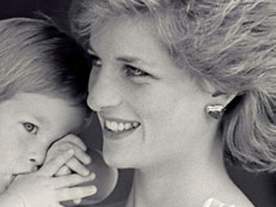 Rochiile „iconice” purtate de Prinţesa Diana, scoase la licitaţie