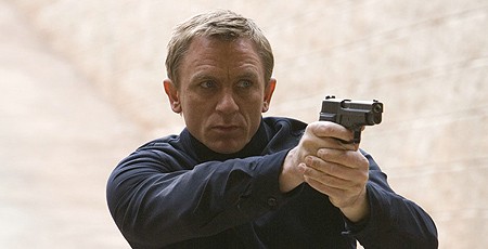 Parisul îl vrea pe James Bond