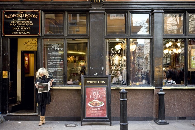 Stabilizarea economiei britanice, condiţie pentru ridicarea restricţiilor pentru români