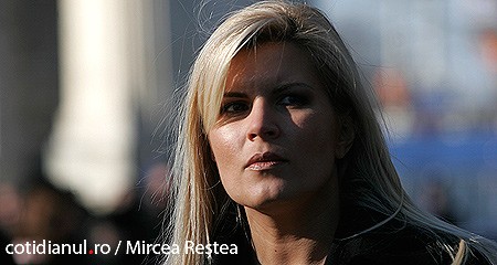 Lectorul Elena Udrea are probleme cu gramatica