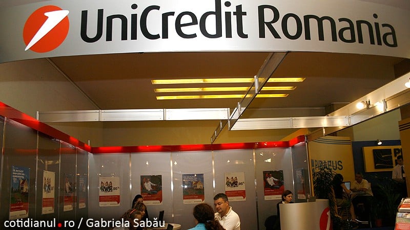 Protest spontan la UniCredit: Acţionarii cer băncii să le răscumpere acţiunile