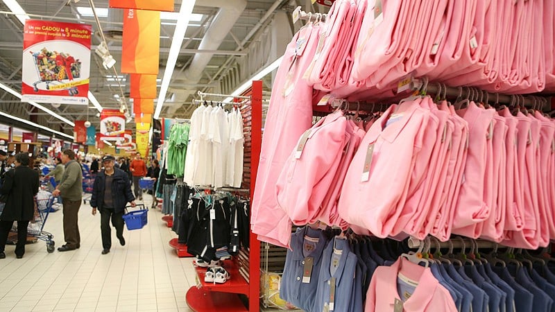 Românii vor cheltui 96 de miliarde de lei pe mâncare și îmbrăcăminte