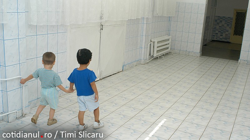 România acordă prioritate adopţiilor naţionale