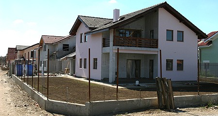 Locuinţe pentru medicii şi profesorii care se duc la ţară