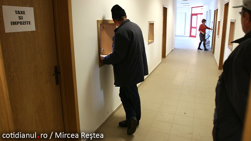 Persoanele care declară venituri false pentru a primi ajutor social pot ajunge la închisoare