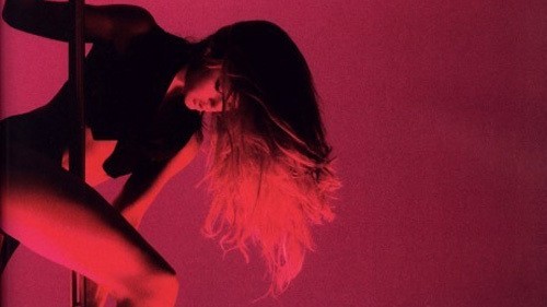 Şomerii canadieni, ajutaţi de guvern să devină stripperi şi dame de companie