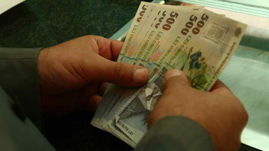 Un funcţionar bancar a delapidat 135.000 de lei