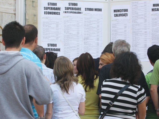 Preşedintele cere continuarea concedierilor