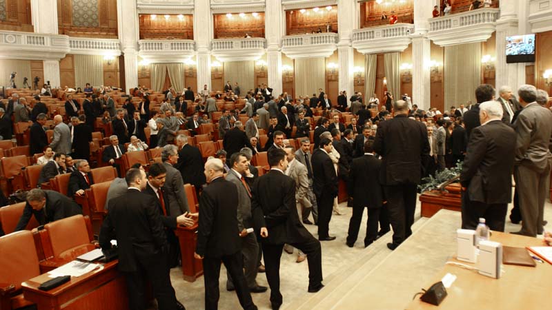 „Moţiunea populară”, în Parlament