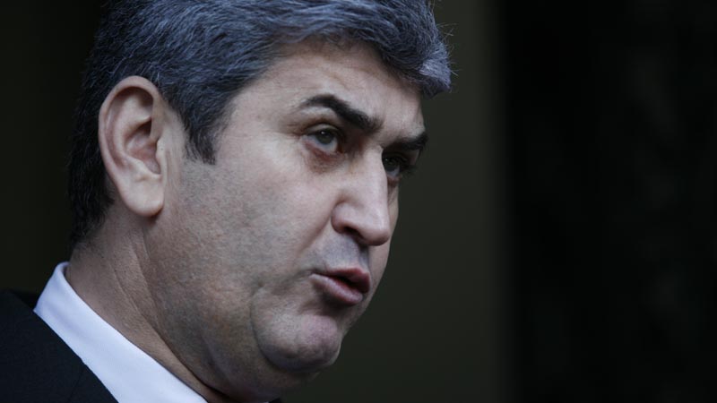 Oprea a mărit soldele şi funcţiile ofiţerilor din Armată