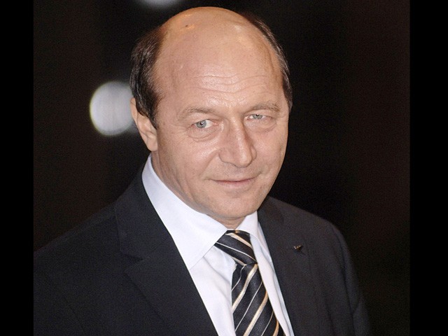 Băsescu merge la Dorneşti, Rotunda şi Săuceşti, unde au avut loc inundaţii