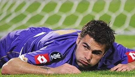 Pe unde scoate cămașa Mutu?