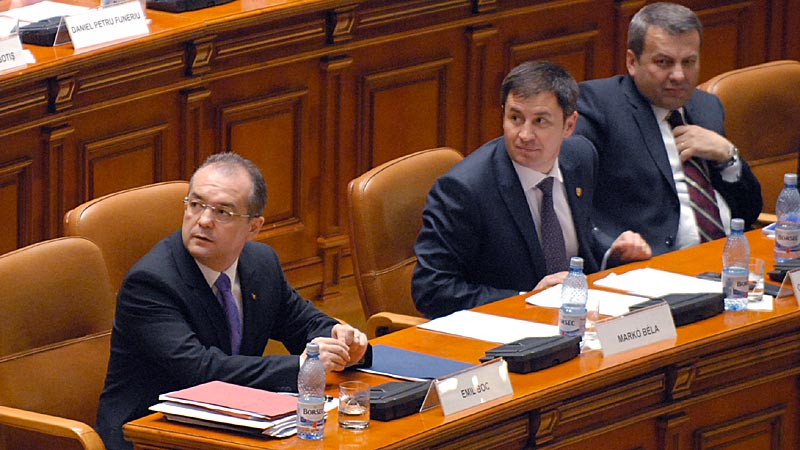 Populistul Boc îi acuză pe alţii de populism