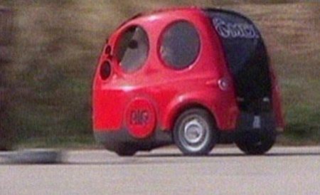 Francezii au inventat Airpod, o maşină urbană care merge cu aer comprimat