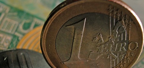 Leul se depreciază cu un ban. Curs BNR: 4,2771 lei/euro