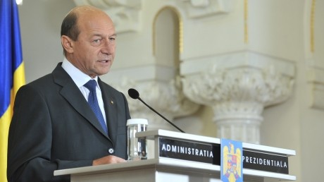 Băsescu: „Ştiu că mogulii şi-au angajat un alt politician, dar să nu greşească”