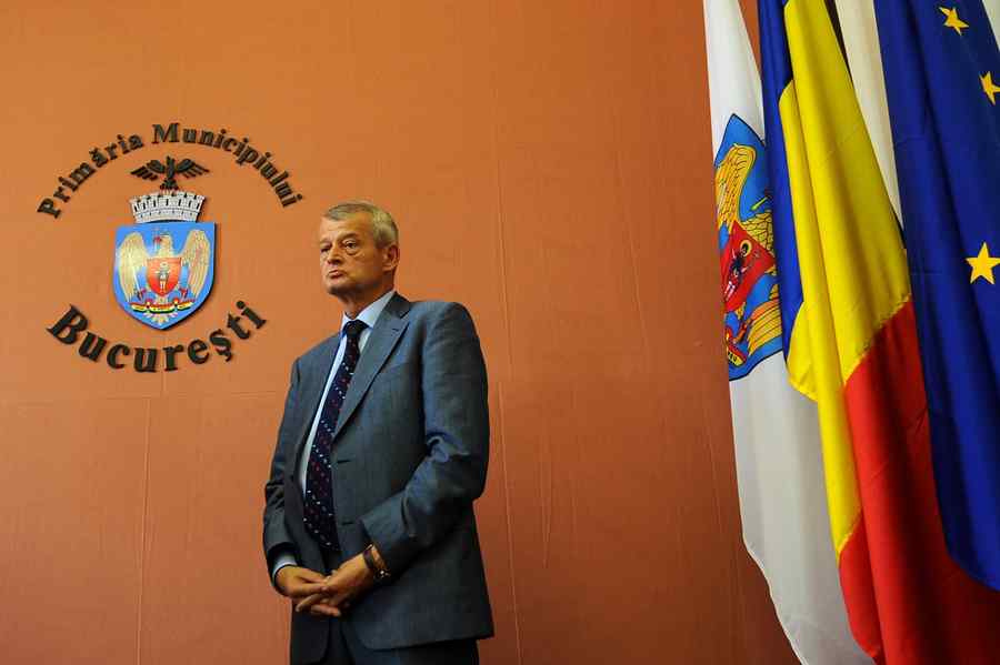 Și Sorin Oprescu acuzat de incompatibilitate