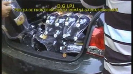 Mai mulţi poliţişti pensionaţi din Călăraşi făceau trafic cu alcool