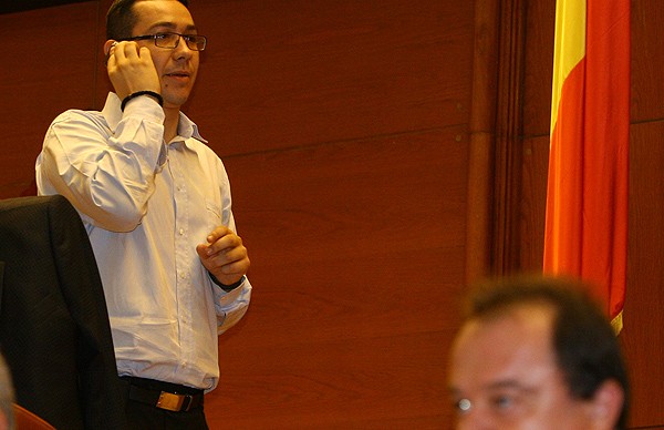 Ponta: Mircea Mihăieş şi Mircea Cărtărescu sunt „intelectuali ai Fuhrerului”