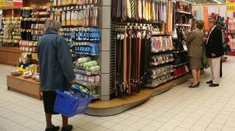 Românii se simt ameninţaţi de sărăcie, preţuri şi impozite