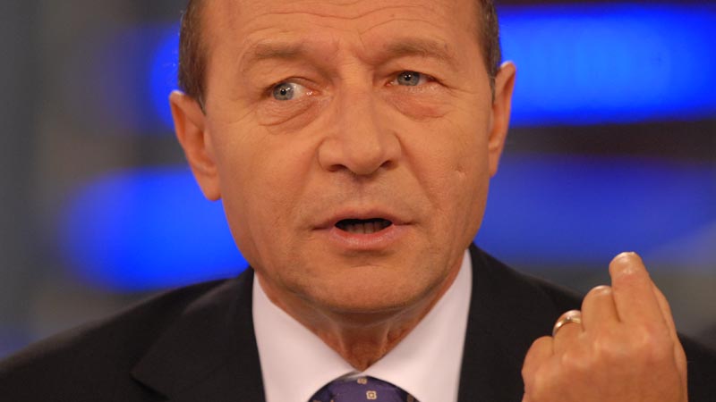 „The Guardian” îl face pe Băsescu „autoritar”