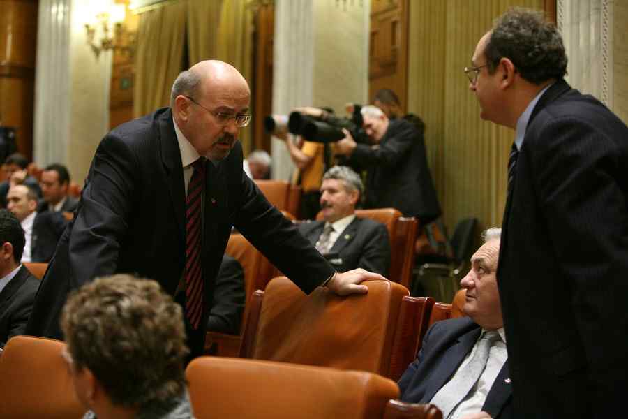 UDMR pune condiţii pentru a rămâne la guvernare