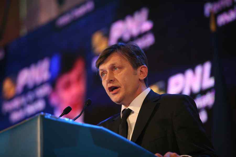 Antonescu: Băsescu arătă „definitiv rătăcit”, „despărţit” de nevoile ţării