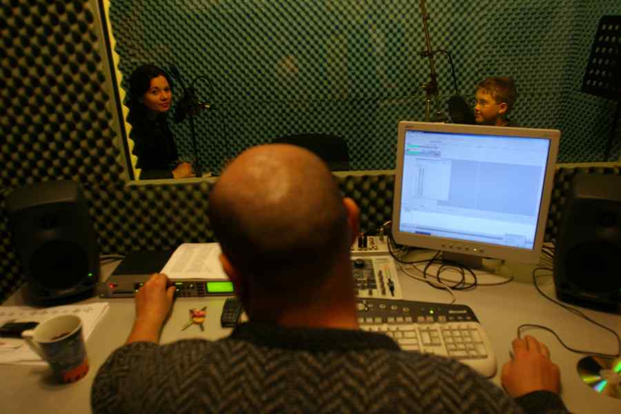 Radiourile, obligate să difuzeze opere muzicale româneşti în 40% din timp