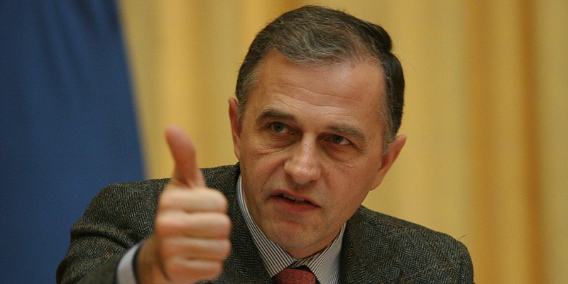 Geoană: Băsescu are nevoie de armistiţiu cu România