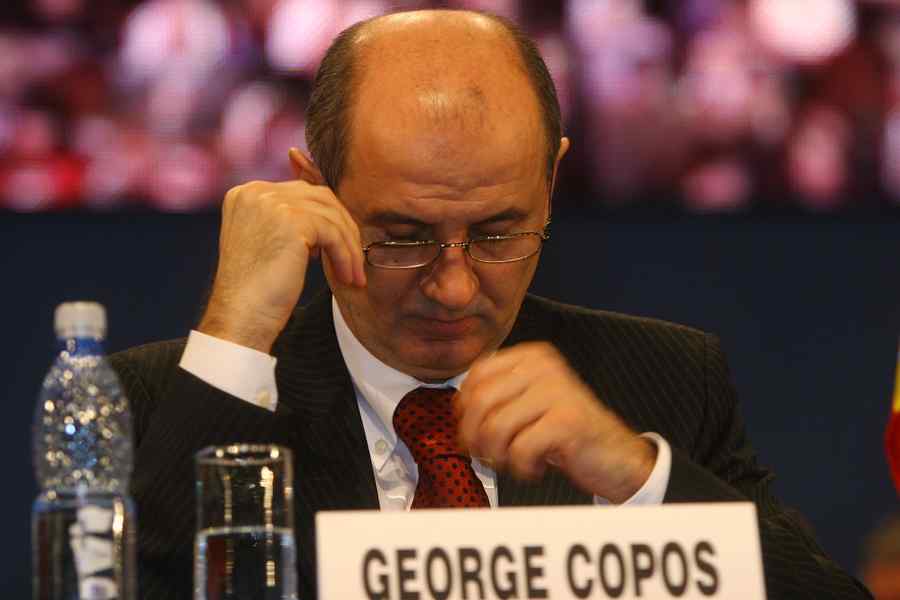 Angajaţii fabricii lui Copos continuă greva începută acum trei zile