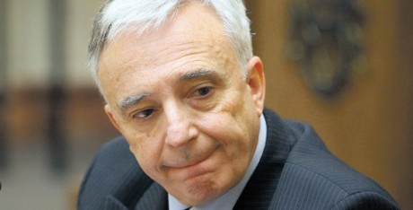 Isărescu: Arieratele sunt una dintre explicaţiile pentru care România are şi recesiune şi inflaţie