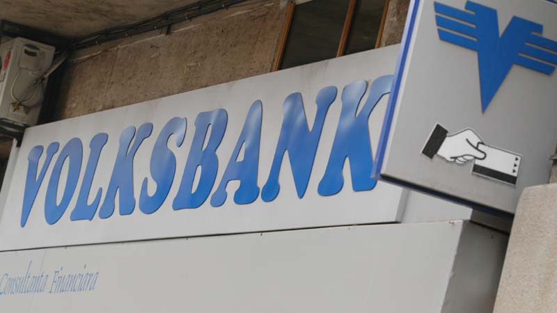 Volksbank, dată în judecată de 1000 de clienţi