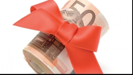 Firmele private oferă angajaţilor prime de Crăciun în valoare de 200 de lei
