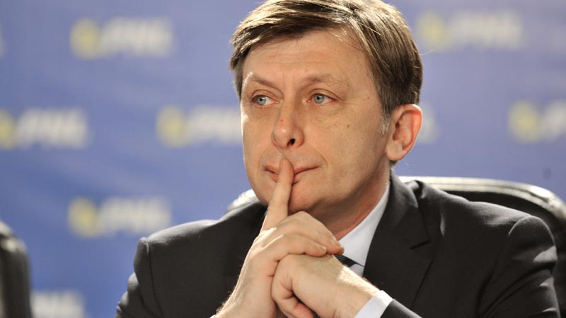 Sondaj CCSB: Antonescu, cel mai iubit dintre politicieni