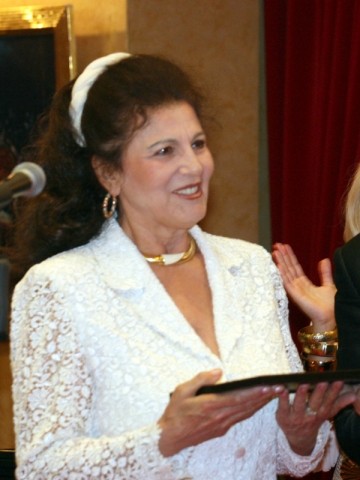 Irina Loghin, bombardată cu pietre la un concert electoral din Moldova