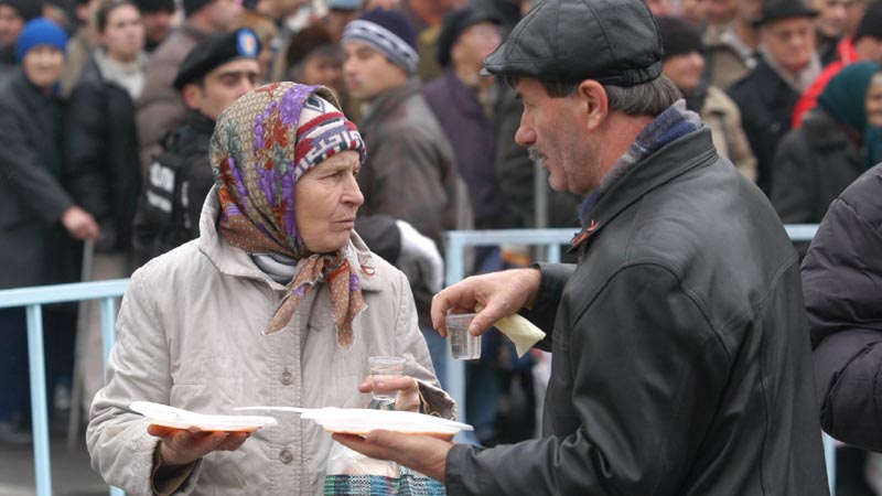 Guvernul bagă mâna în buzunarele săracilor