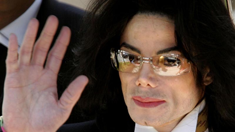 Akon arde piesele cu Michael Jackson