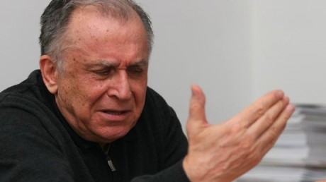 Iliescu: Băsescu are o obsesie. Mă atacă deoarece pierde susţinerea populară
