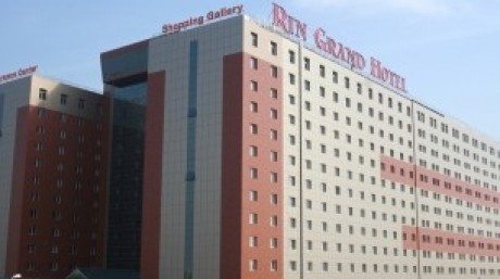 Eşecul celui mai mare hotel din Europa: Fraţii Negoiţă îl transformă în bloc de locuinţe