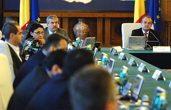 Executivul îşi va angaja răspunderea pe legile salarizării pe 14 decembrie