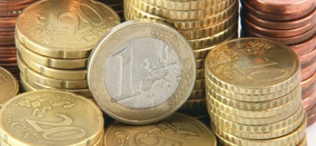 Leul a mai recuperat din avansul euro