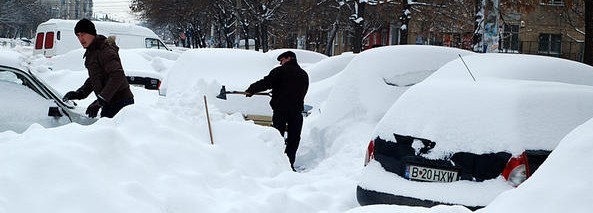 Opt drumuri judeţene din Vaslui, blocate din cauza ninsorilor