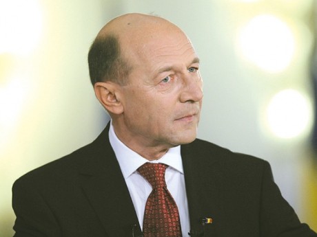 Băsescu cere Parlamentului aprobarea urgentă a legilor salarizării, pensiilor, bugetului, OUG 50