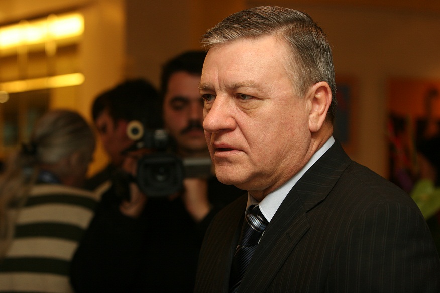 Sandu: Nepoţii şi fotbalul m-au făcut să trec peste boală