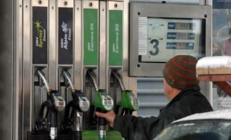 Petrom scumpeşte din nou benzina şi motorina