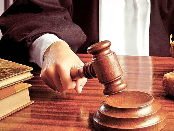 CCR: Parlamentul nu are competenţa de a împiedica executivul să ia decizia angajării răspunderii