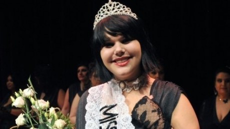 O tânără de 19 ani a fost desemnată Miss Rotunjimi în Franţa